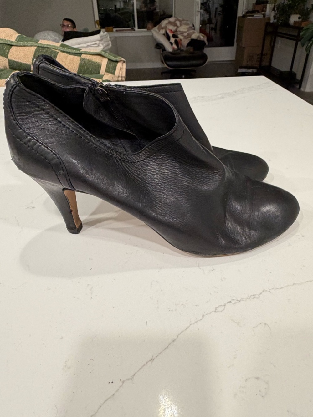 Vince Camuto Black Leather Side Zip Ankle Booties Heels Size 9M